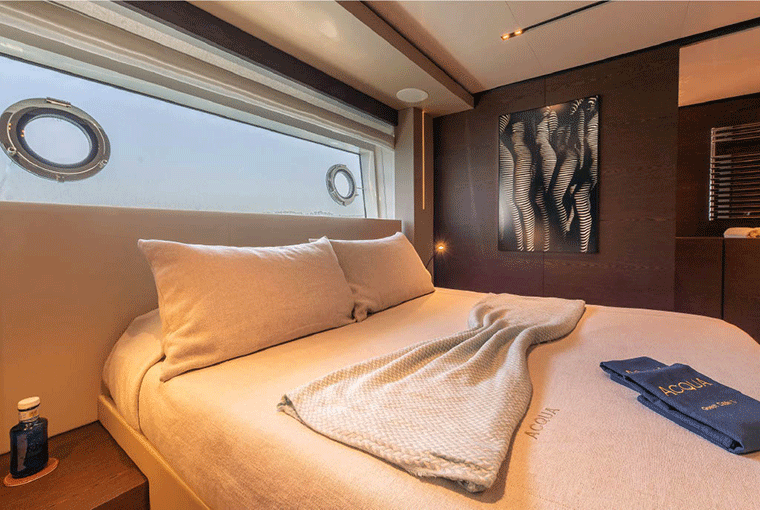 Custom Line Navetta 33